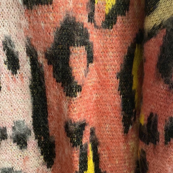 Pink/yellow leopard print cozy sweater - Picture 5 of 7